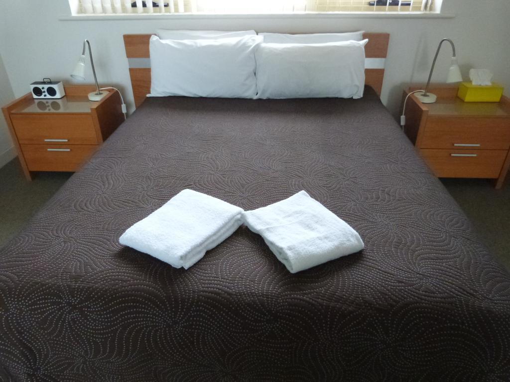 Glenelg Holiday Apartments - Corfu Adelaida Habitación foto